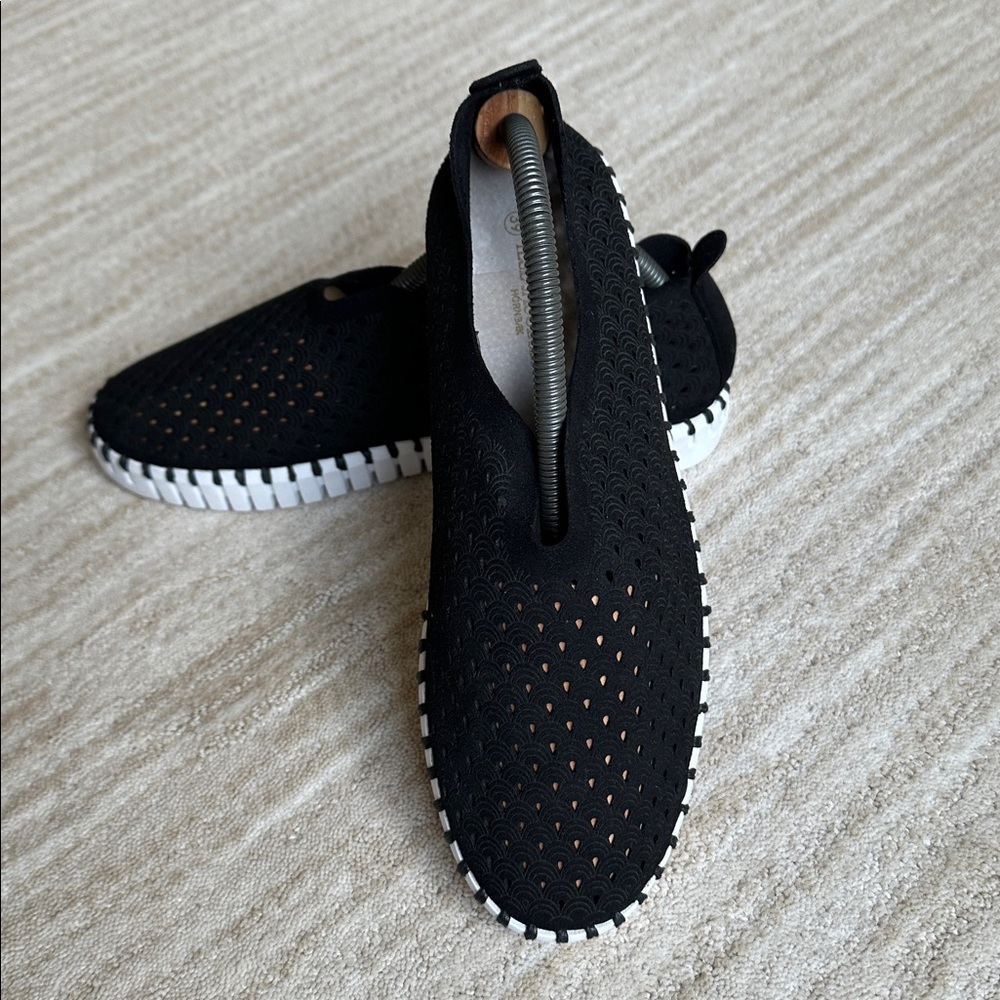 Like New Isle Jacobsen Tulip Shoe Perforated Slip-on Shoe Sneaker Black 39 | 9